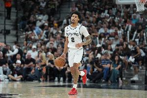今天没篮但控场很稳!哈珀上半场8中2得到7分5板4助2断 三分4中1